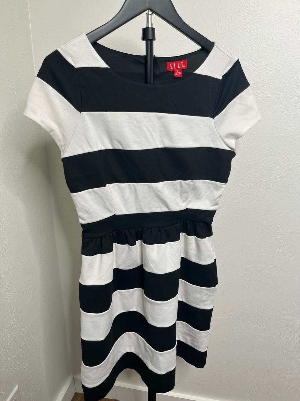 Y2K Style Black & White Striped Dress  Cap Sleeve Mod Zip Back